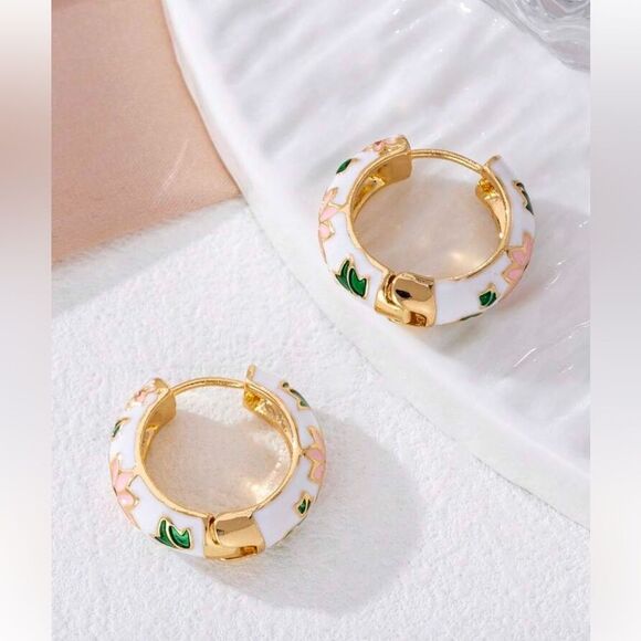 Floral Gold and White Hoop Earrings A1528 - Picture 2 of 4